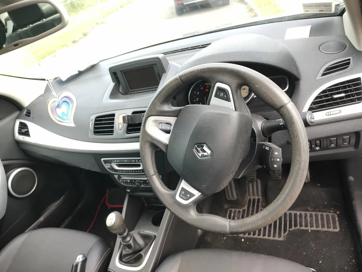 Renault Fluence 2011 - Image 2