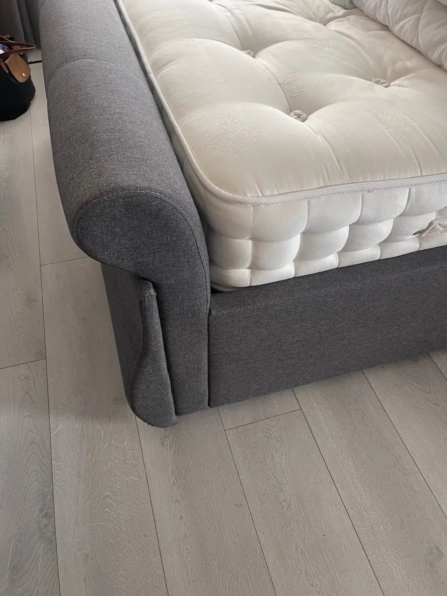 Bed - Image 1
