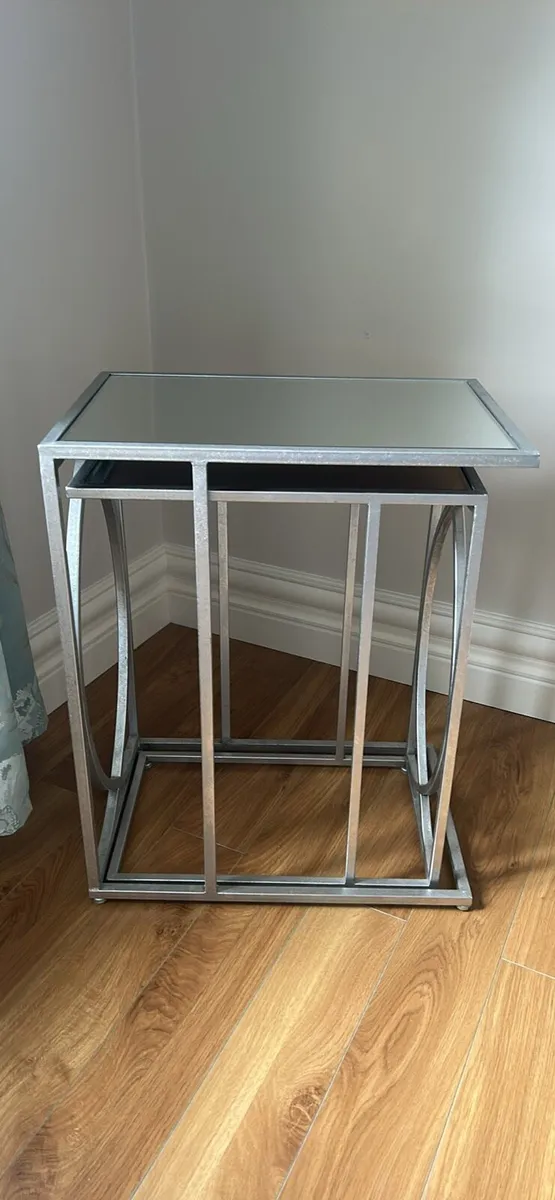 Nest of tables - Image 1