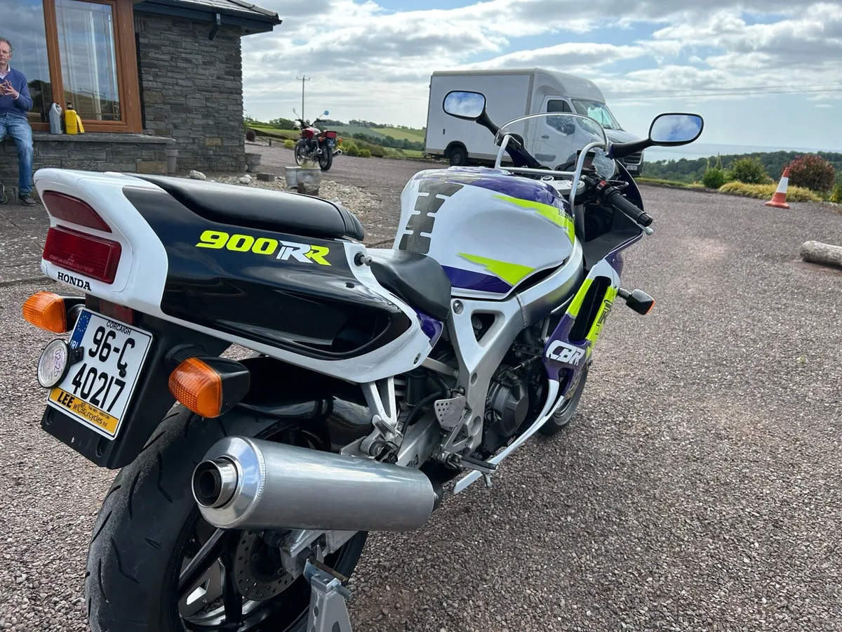 Honda CBR900RR FIREBLADE - Image 4