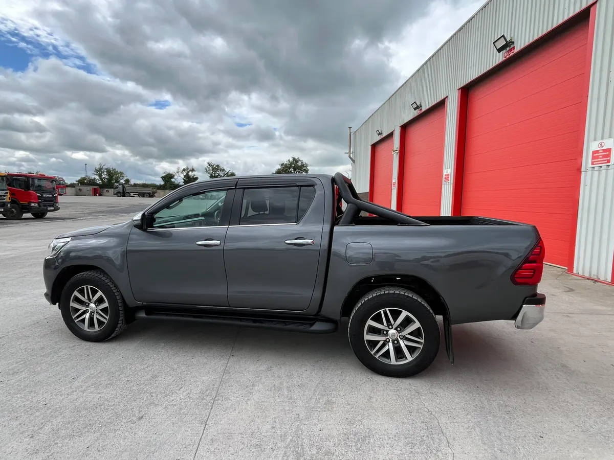 2020 Toyota Hilux 2.4 D4D Invincible - Image 4