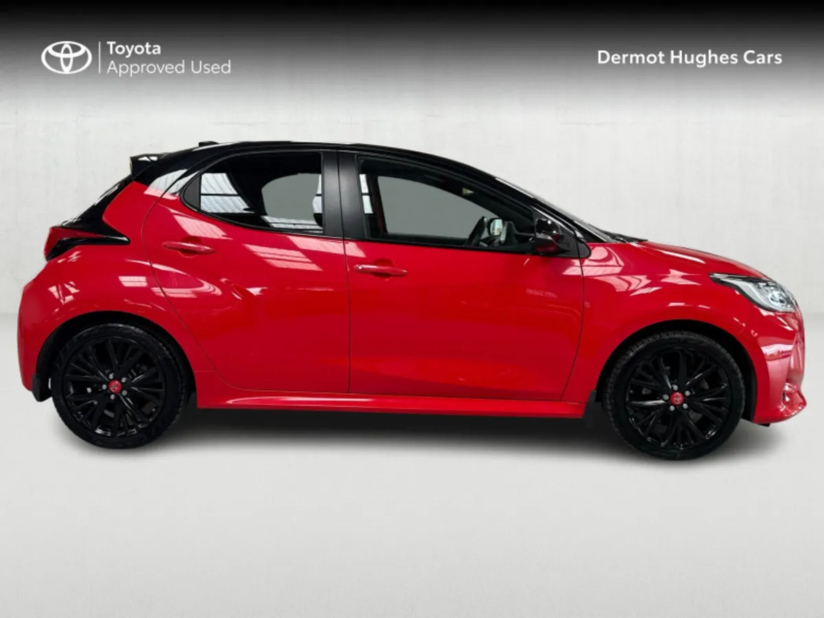 Toyota Yaris YARIS HYBRID PREMIER - Image 3