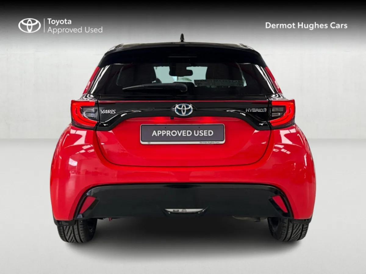 Toyota Yaris YARIS HYBRID PREMIER - Image 4