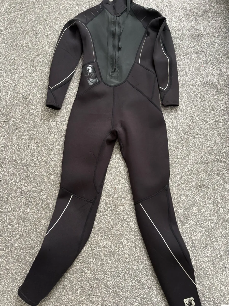Wetsuit - Brand New - Image 4