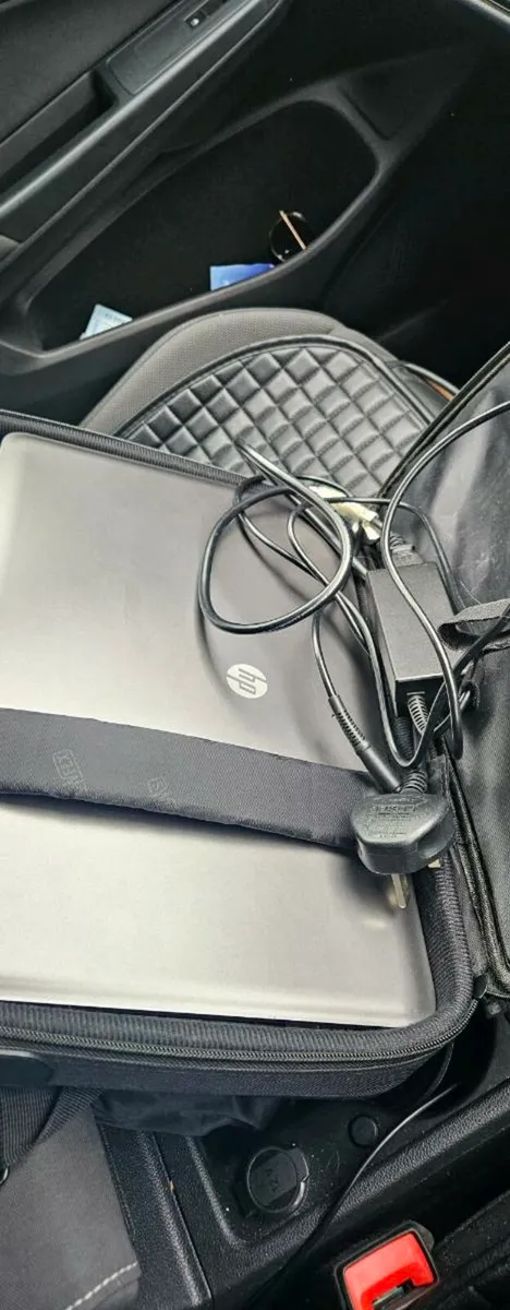 HP 655 laptop with charger and carry bag - Image 4