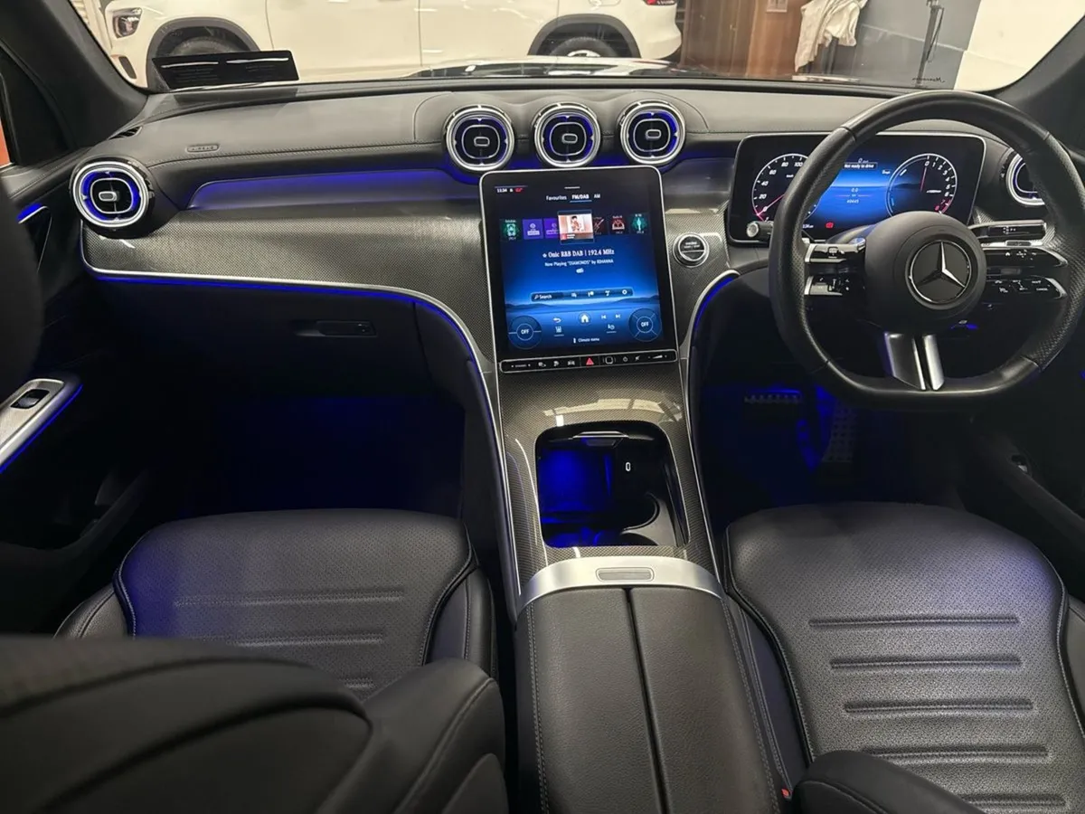 Mercedes-Benz 300 GLC 300e Amg Line 4matic - Image 4