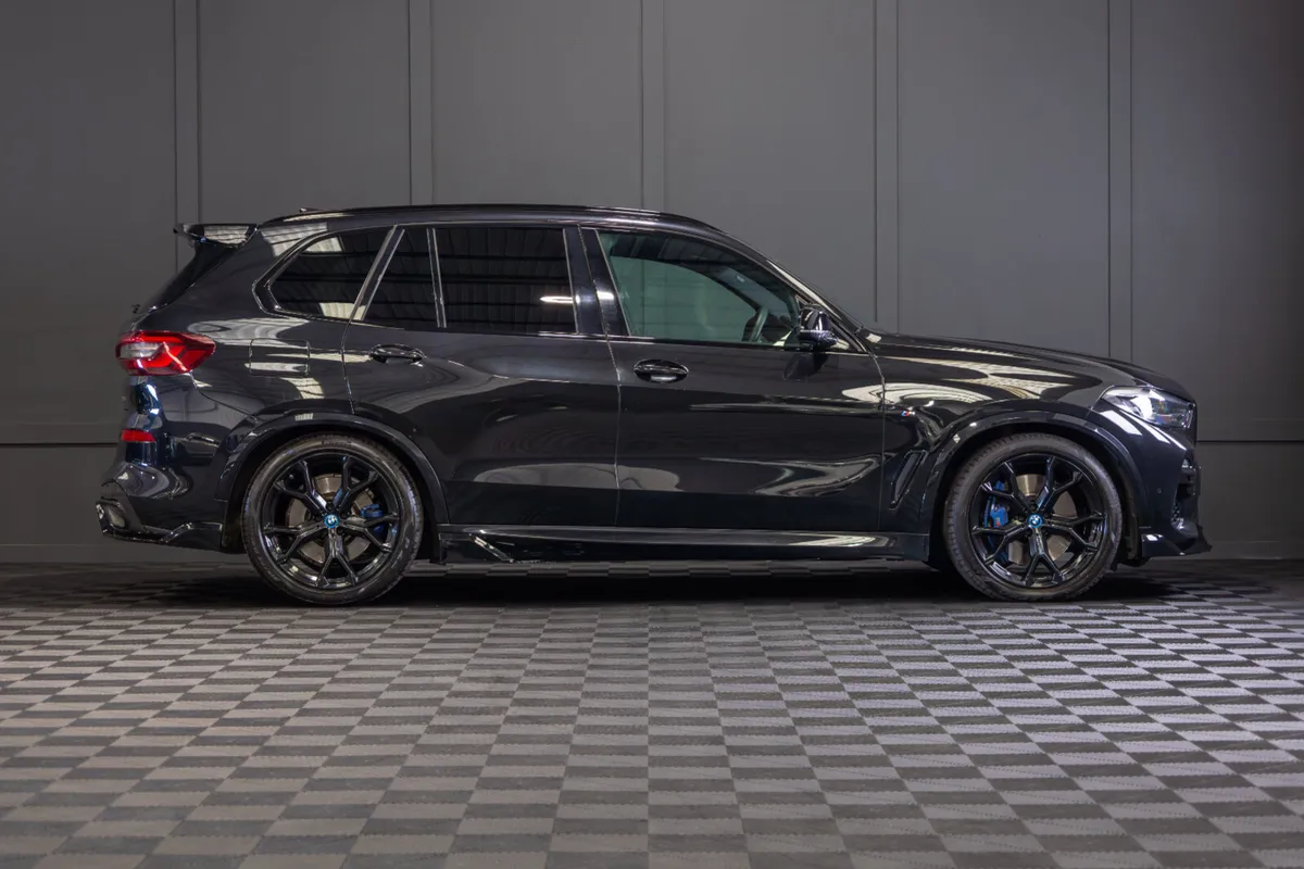 212 BMW X5 X-Drive 45e M-Sport - Image 2