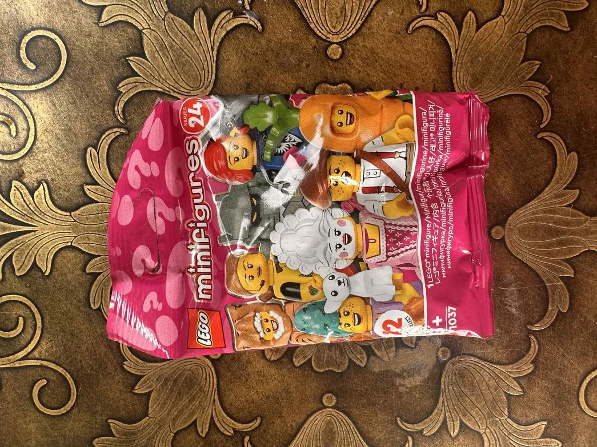 Lego pieces. - Image 1