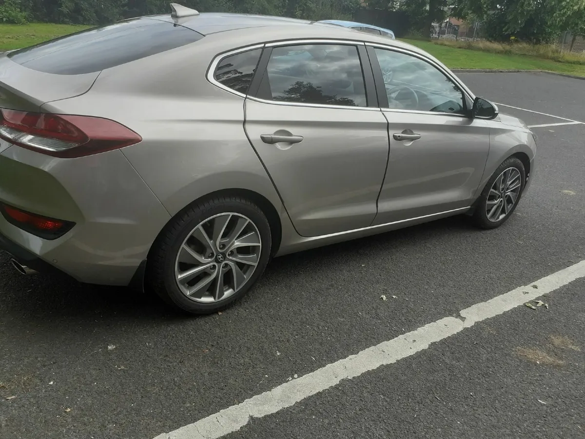Hyundai i30 Fastback 2018 - Image 1