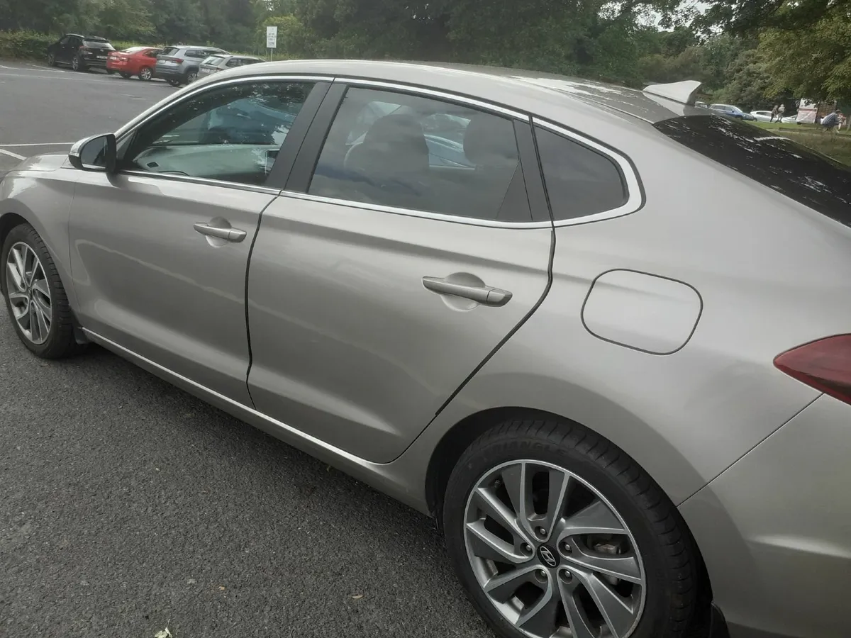 Hyundai i30 Fastback 2018 - Image 4
