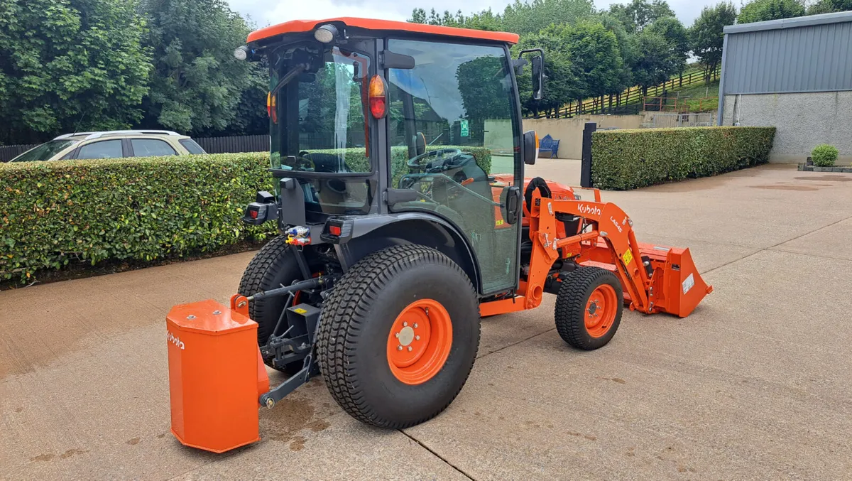 2024 Kubota LX401 Tractor for Auction - Image 3
