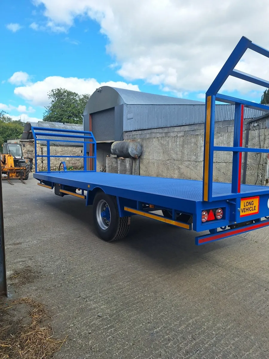 Bale trailer - Image 1