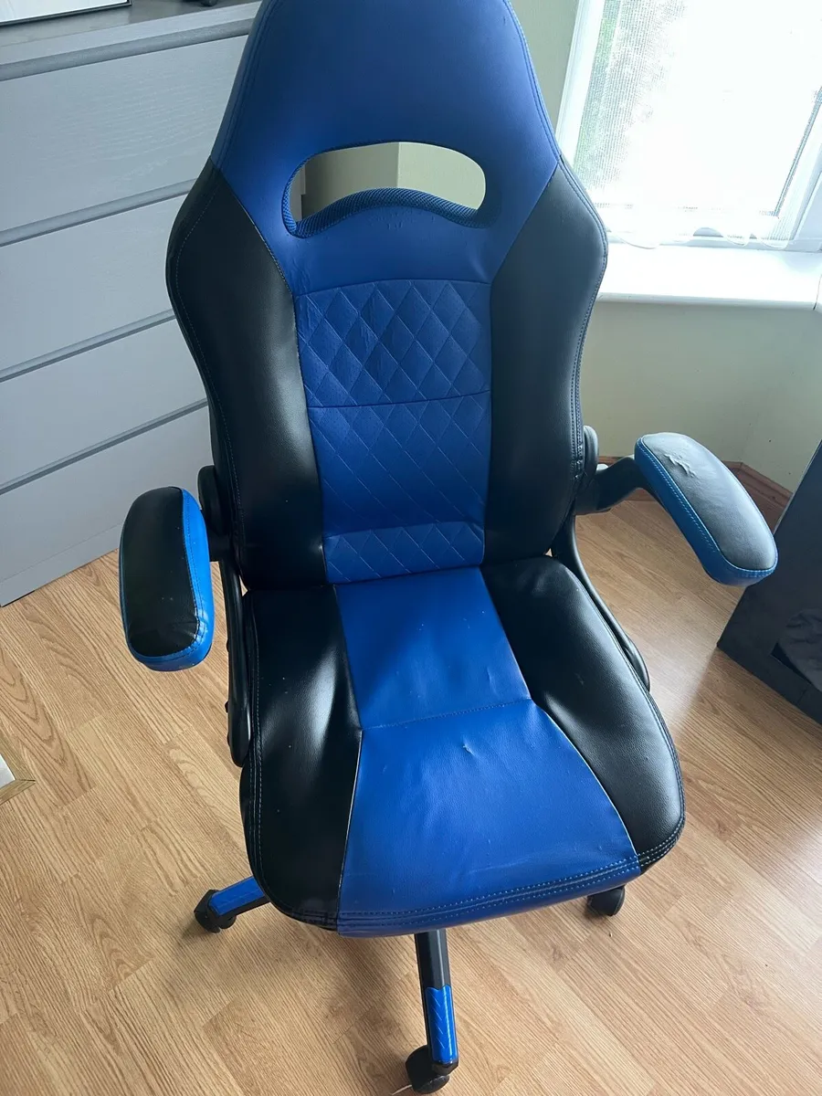 Gaming Chair - Image 1