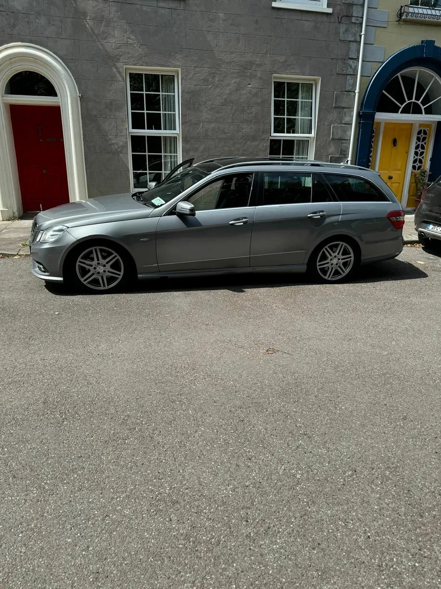 7 seat Mercedes-Benz E-Class 2010 - Image 1