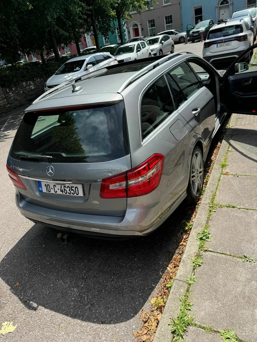 7 seat Mercedes-Benz E-Class 2010 - Image 2