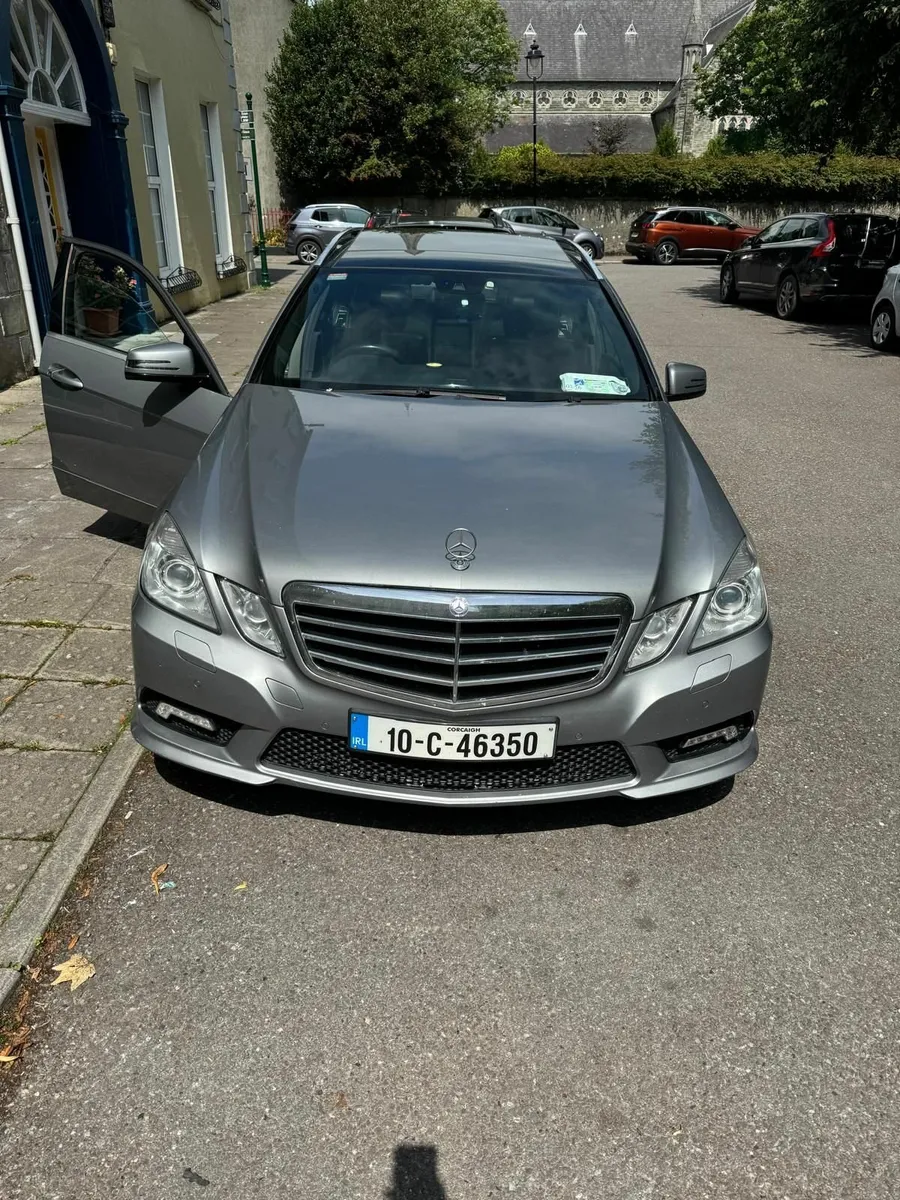 7 seat Mercedes-Benz E-Class 2010 - Image 3