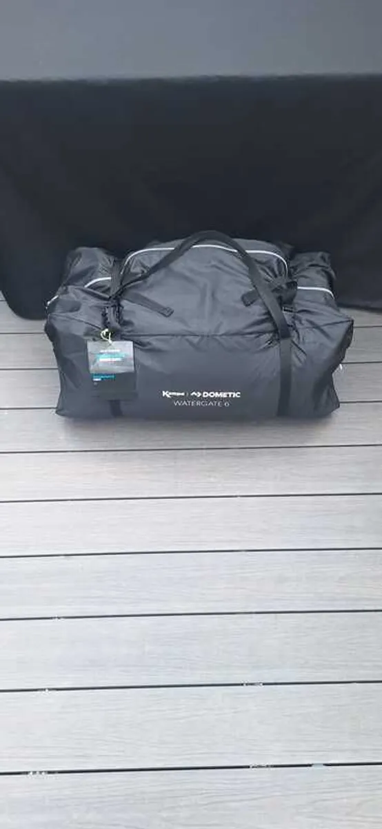 Tent and accessories - Image 2