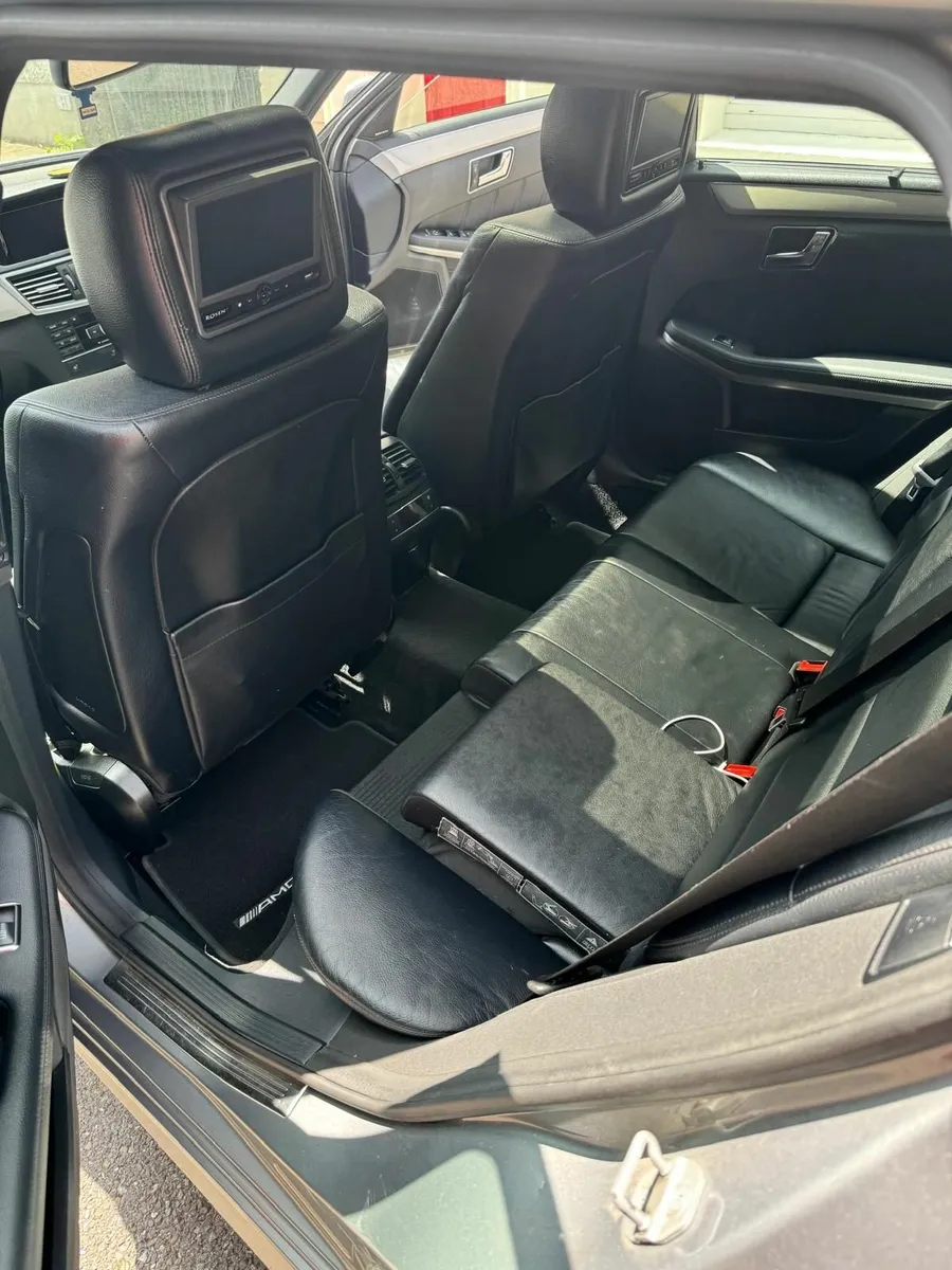 7 seat Mercedes-Benz E-Class 2010 - Image 4