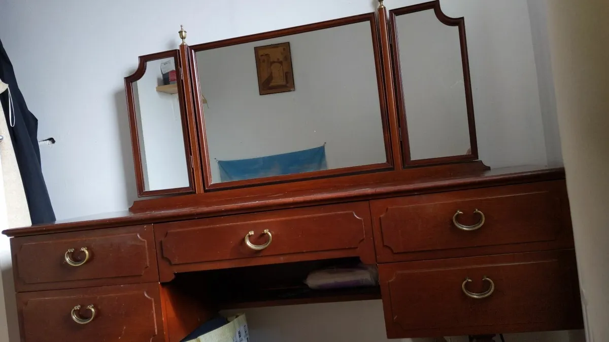 Dressing table - Image 1