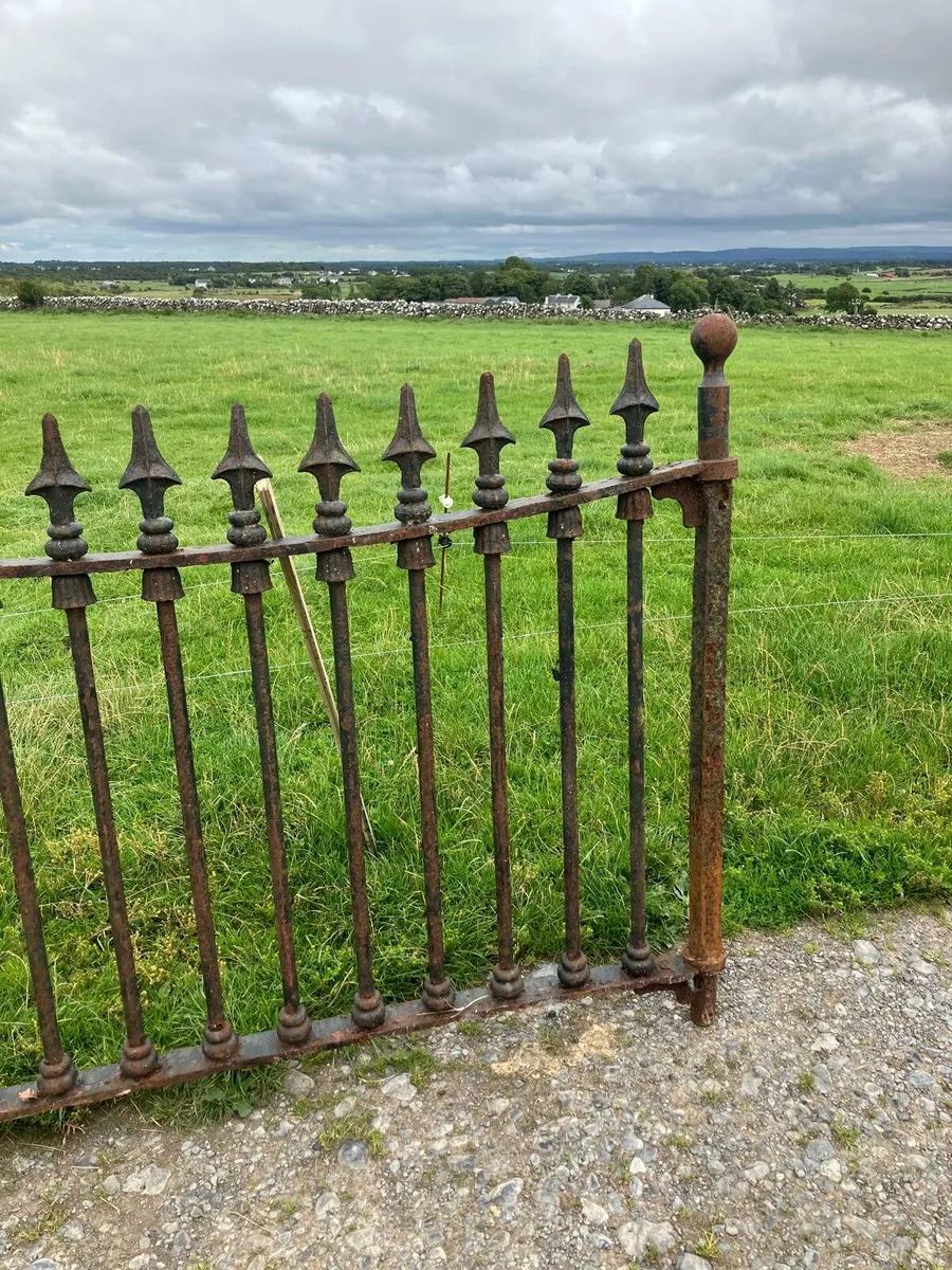 Forged gate - Image 2