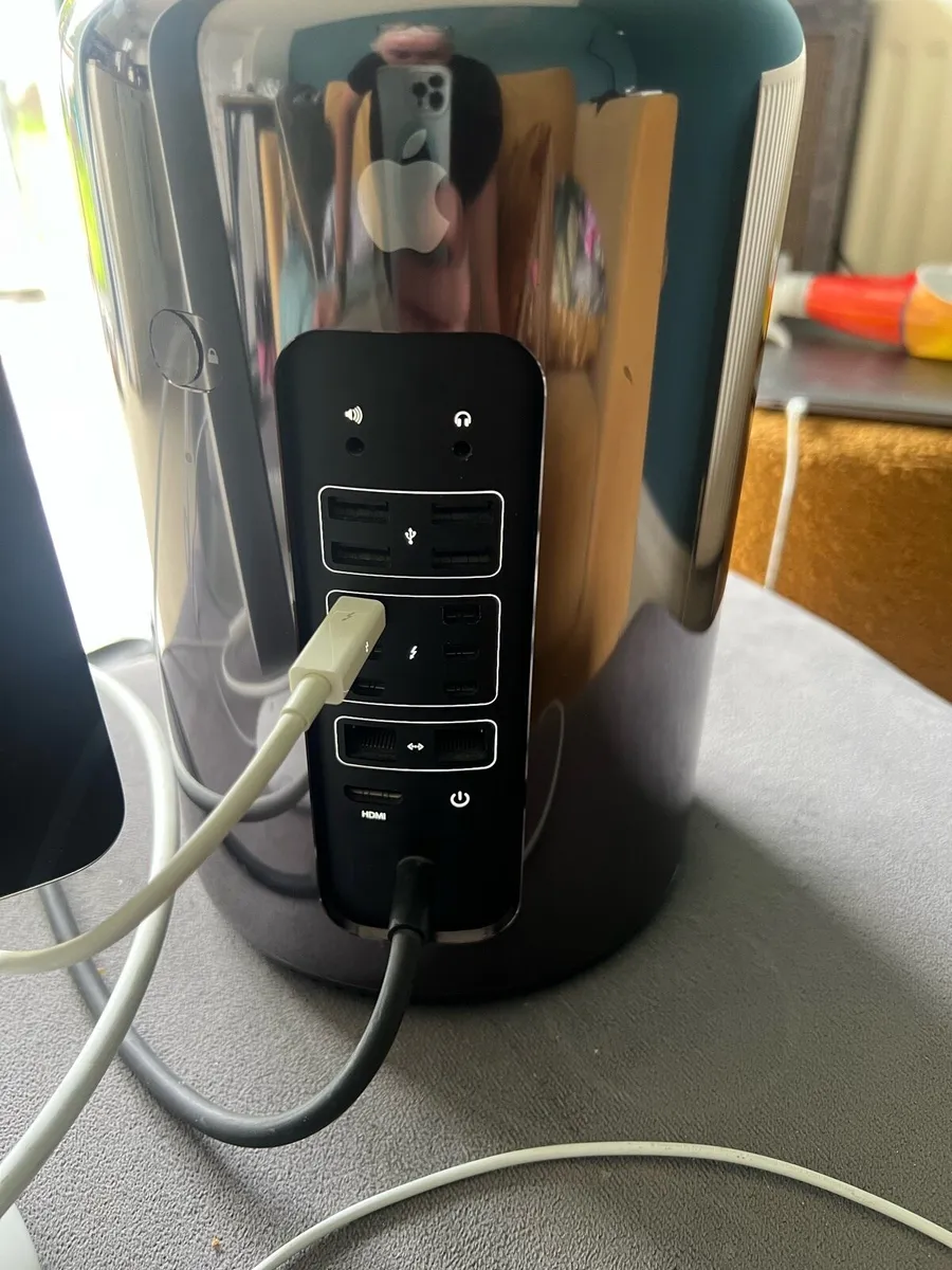 Apple Mac Pro computer and 24’ monitor - Image 2