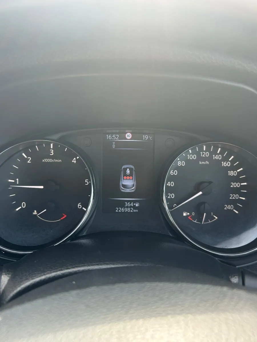 2015 Nissan qashqai 1.5DSL SVE (Hugh spec) - Image 2