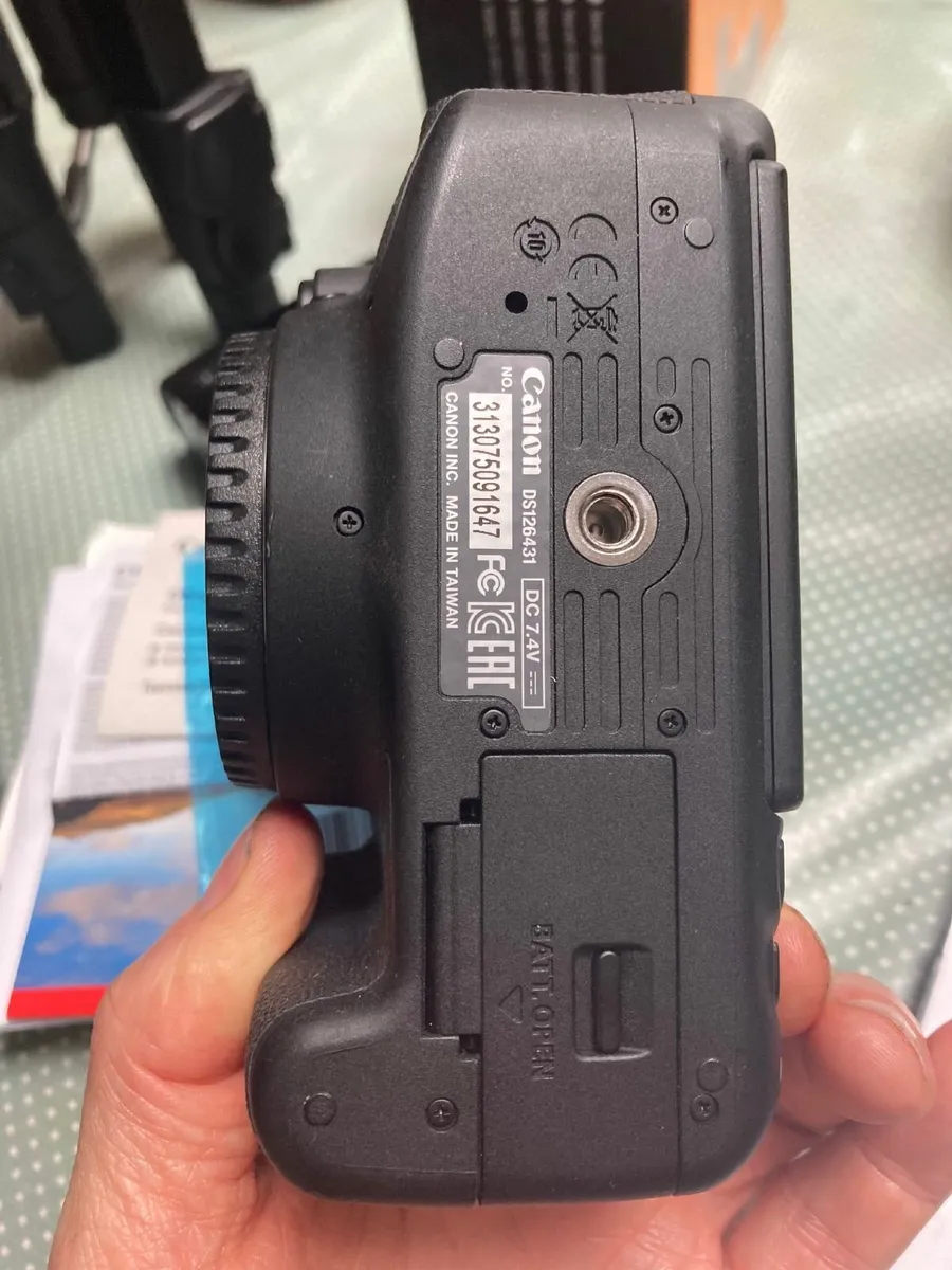 Eos 700 D - LIKE BRAND NEW + Lenses + Battery Grip - Image 2