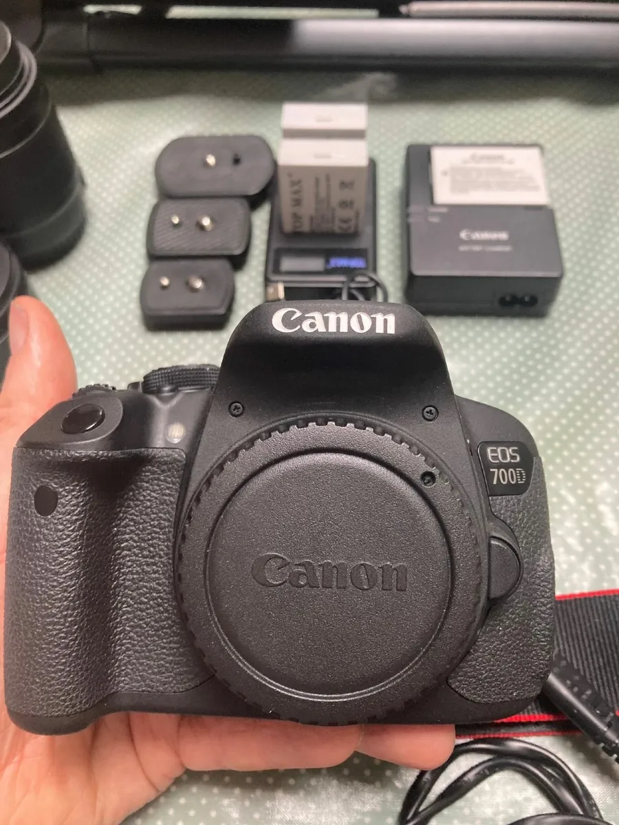 Eos 700 D - LIKE BRAND NEW + Lenses + Battery Grip - Image 4