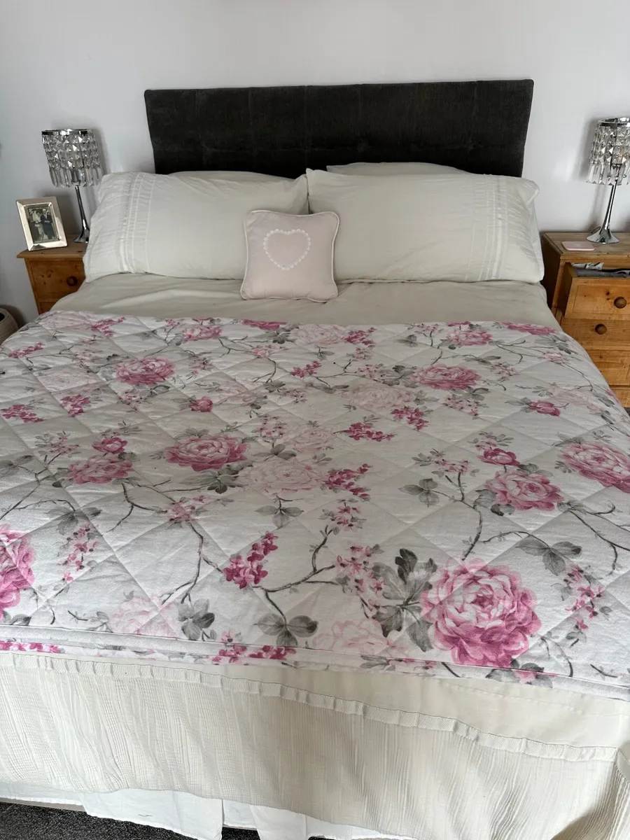 Bed - Image 1