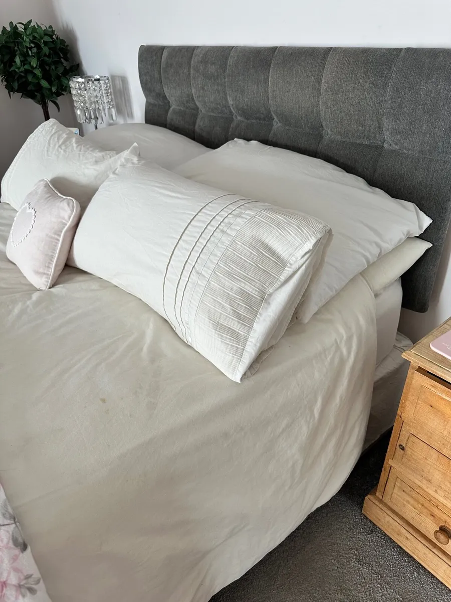 Bed - Image 2