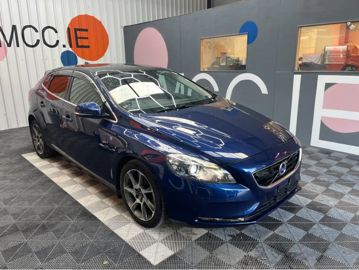 Volvo V40 1.6 PETROL / 86k KMs / REVERSE CAMERA & - Image 1