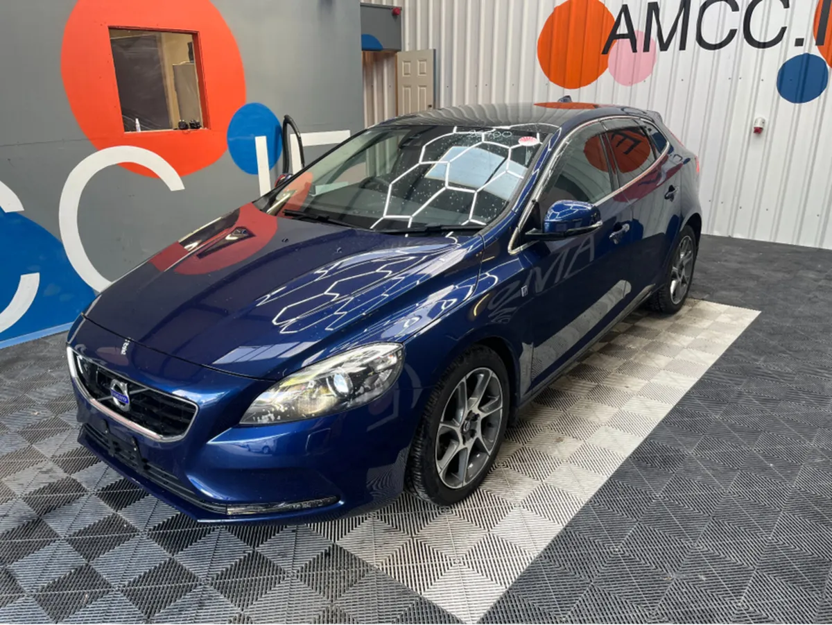 Volvo V40 1.6 PETROL / 86k KMs / REVERSE CAMERA & - Image 2