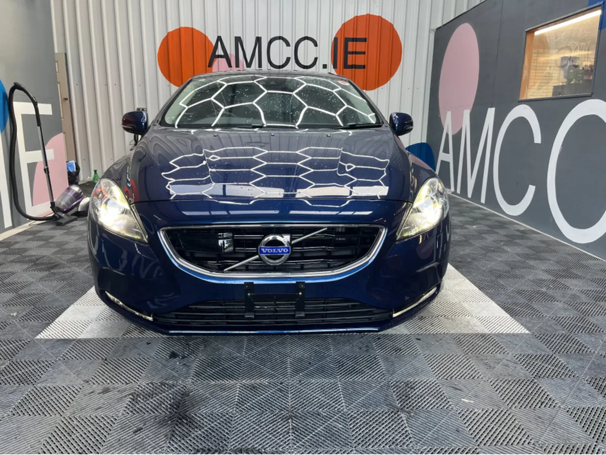 Volvo V40 1.6 PETROL / 86k KMs / REVERSE CAMERA & - Image 3