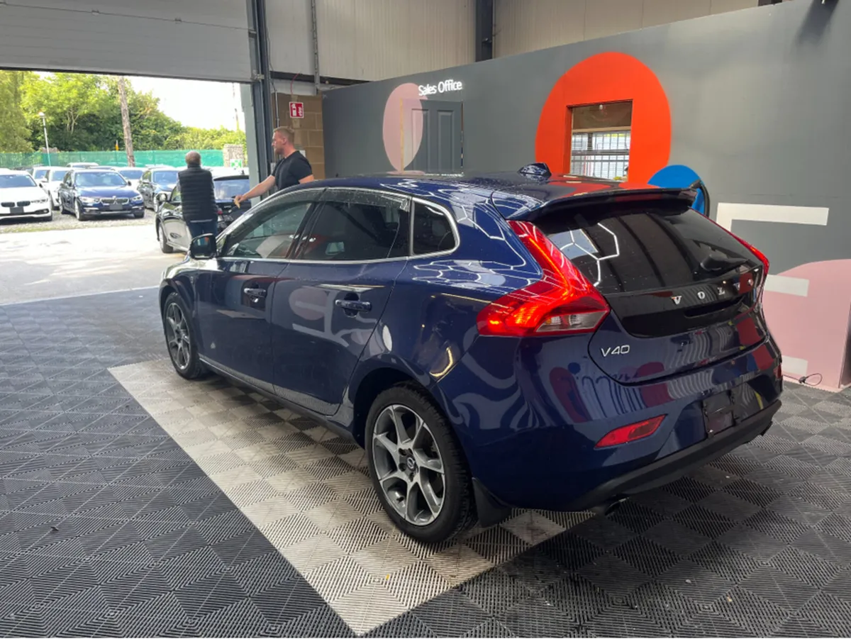 Volvo V40 1.6 PETROL / 86k KMs / REVERSE CAMERA & - Image 4