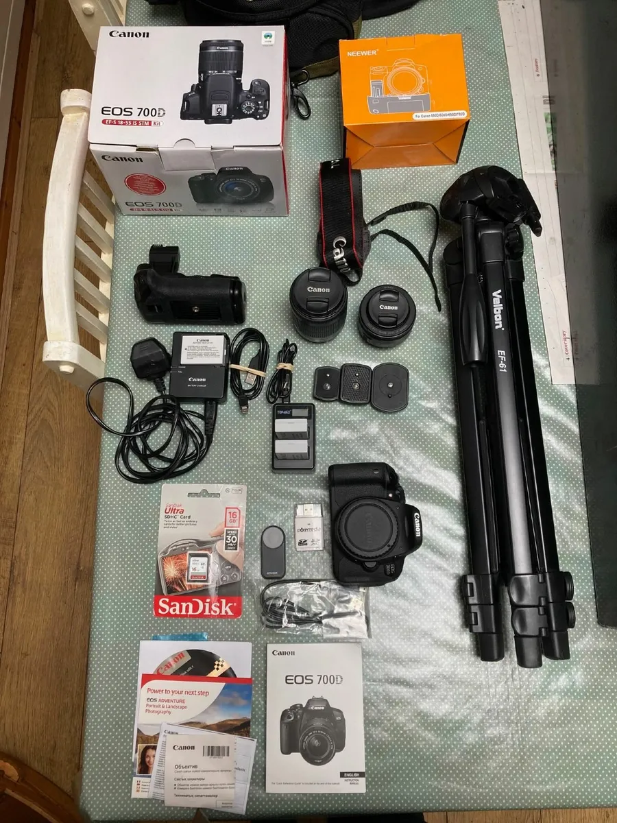 Eos 700 D - LIKE BRAND NEW + Lenses + Battery Grip - Image 1