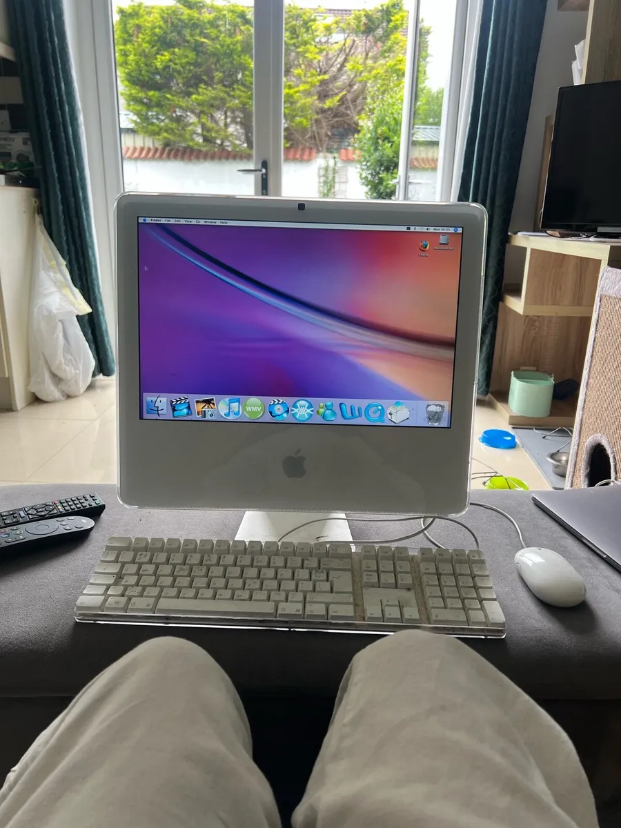 Apple iMac G5 - Image 1