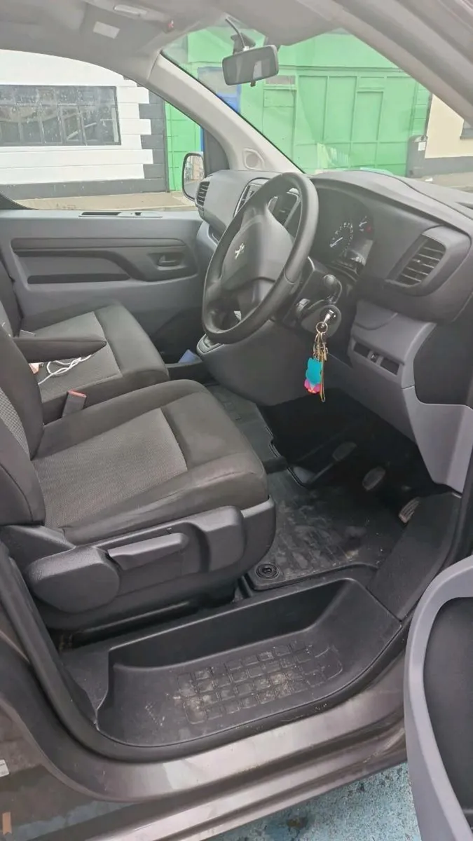 Peugeot expert Traveller Mpv - Image 3
