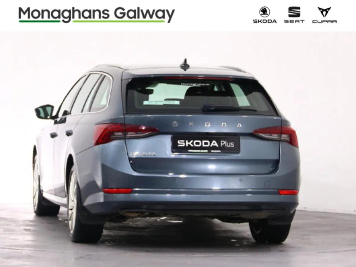 Skoda Octavia COMBI STYLE 2.0TDI 115HP AUTO - Image 4