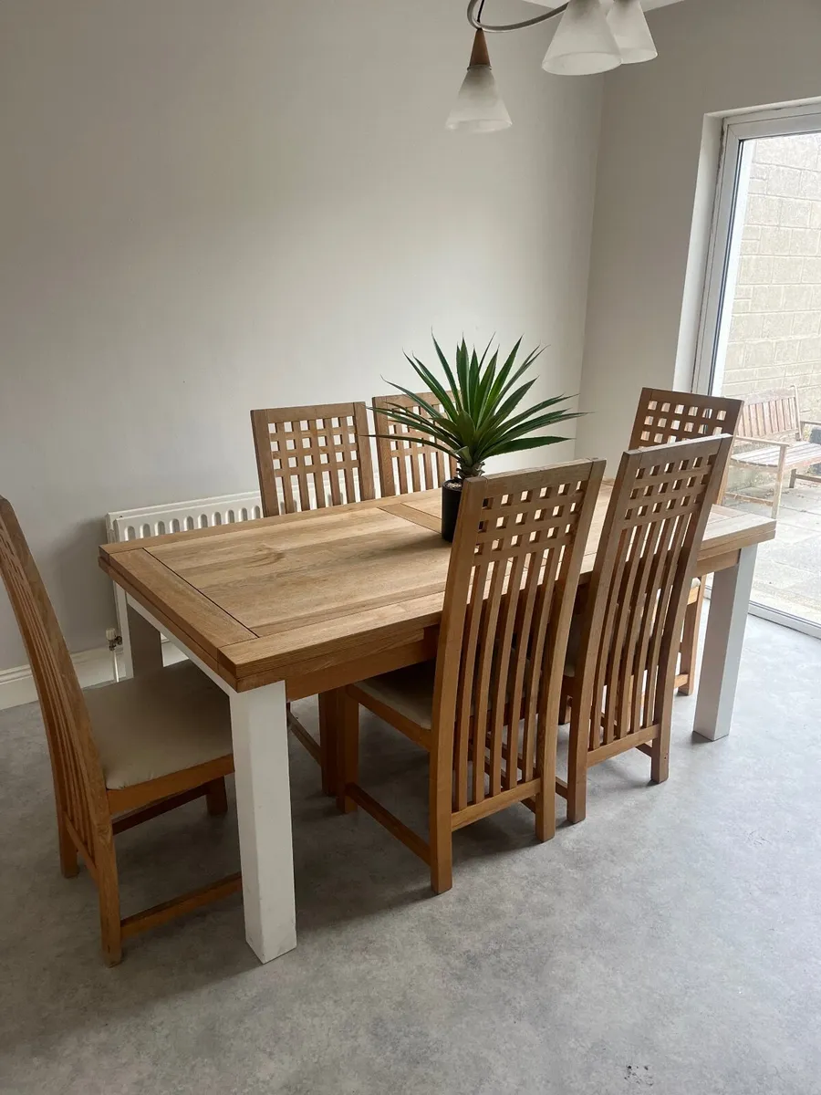Dining table and chairs - Image 1
