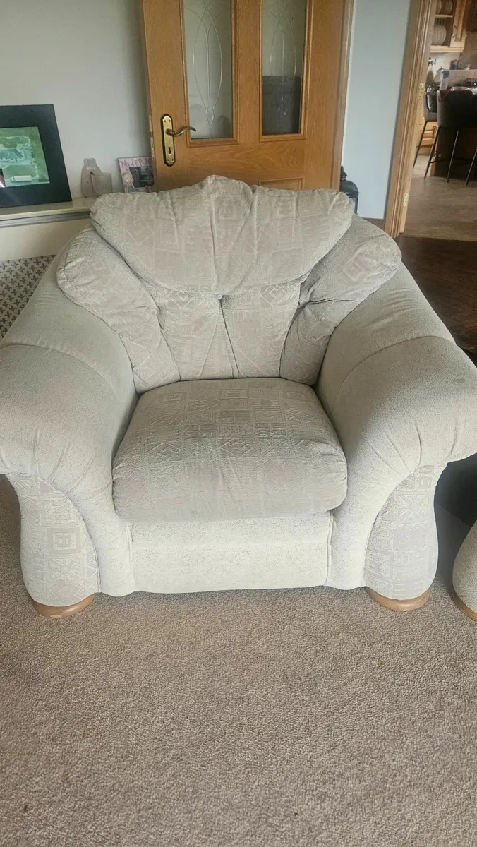 3 +1 +1 Couch - Image 4