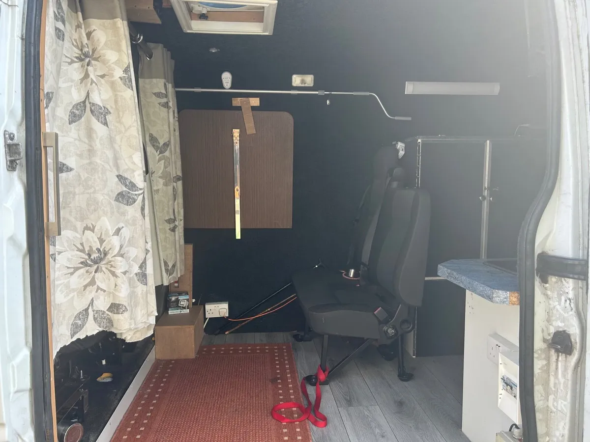 Renault master camper van - Image 2
