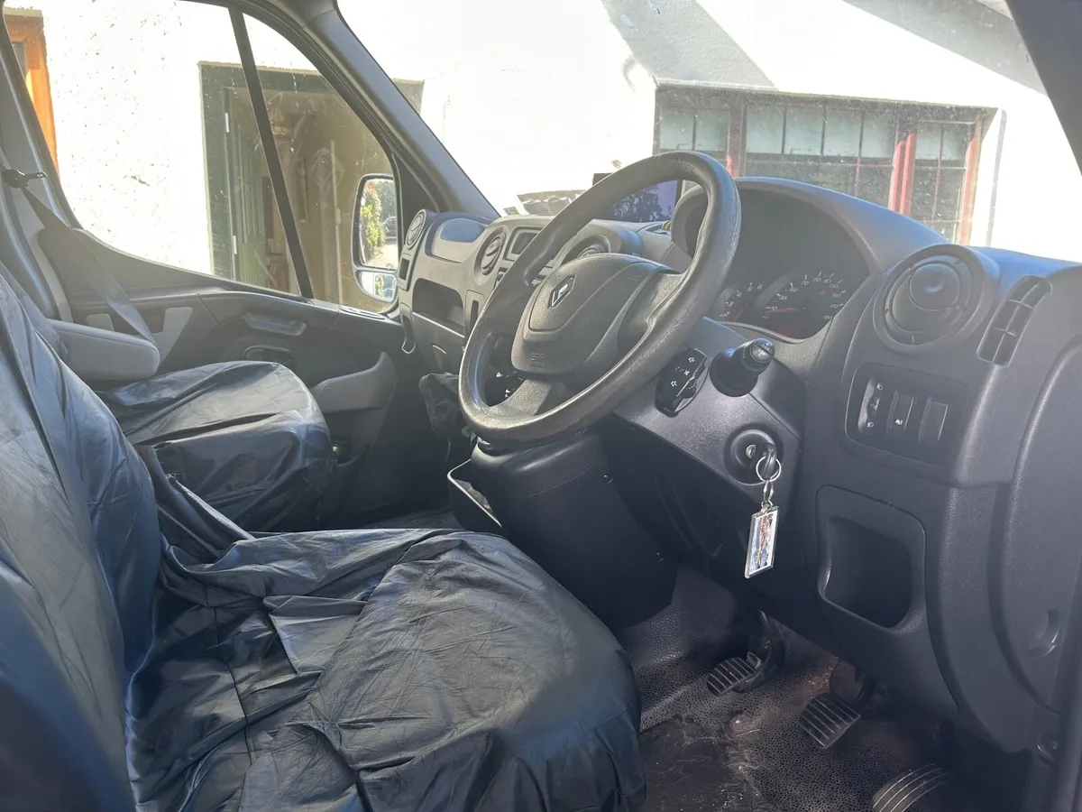Renault master camper van - Image 3