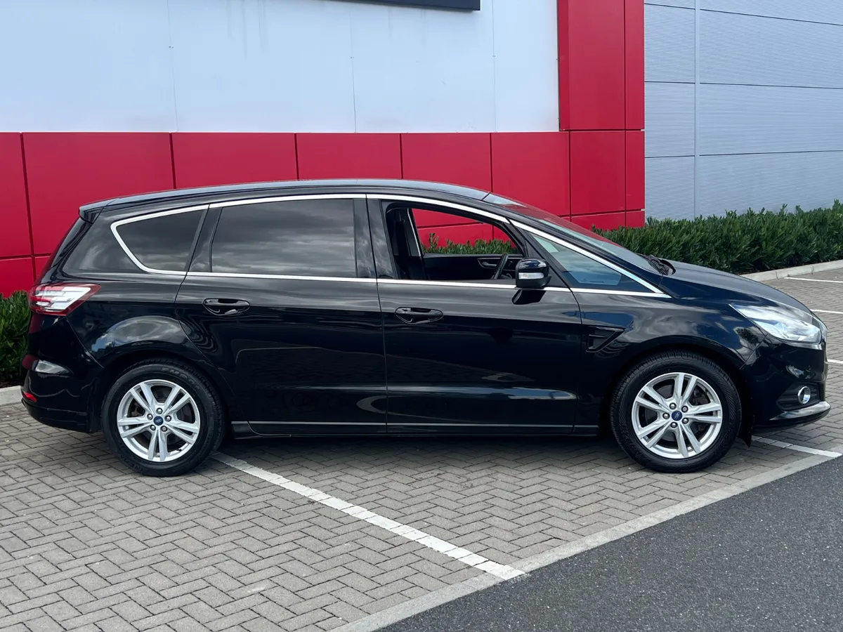Ford S-Max 2017 7 Seats - Image 3