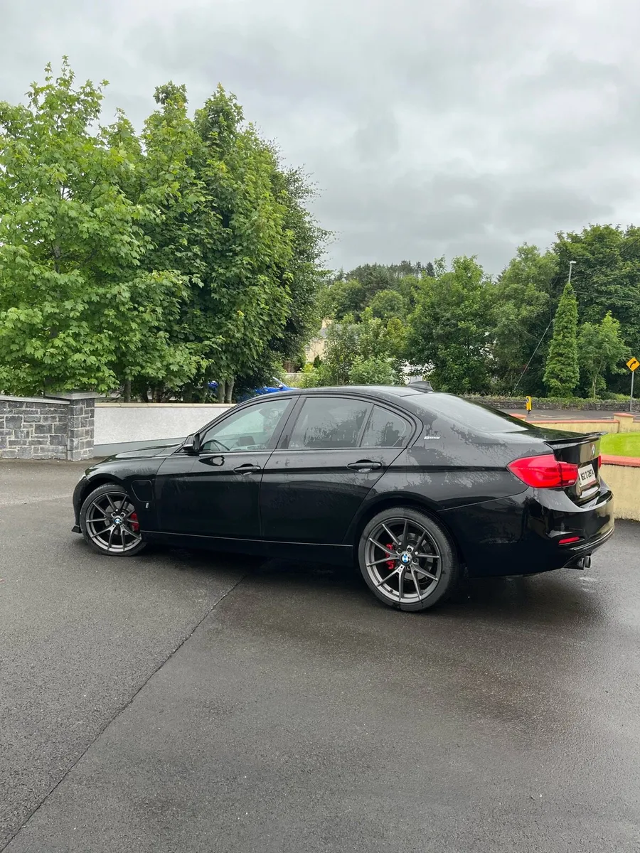 BMW 330e (sunroof) - Image 2