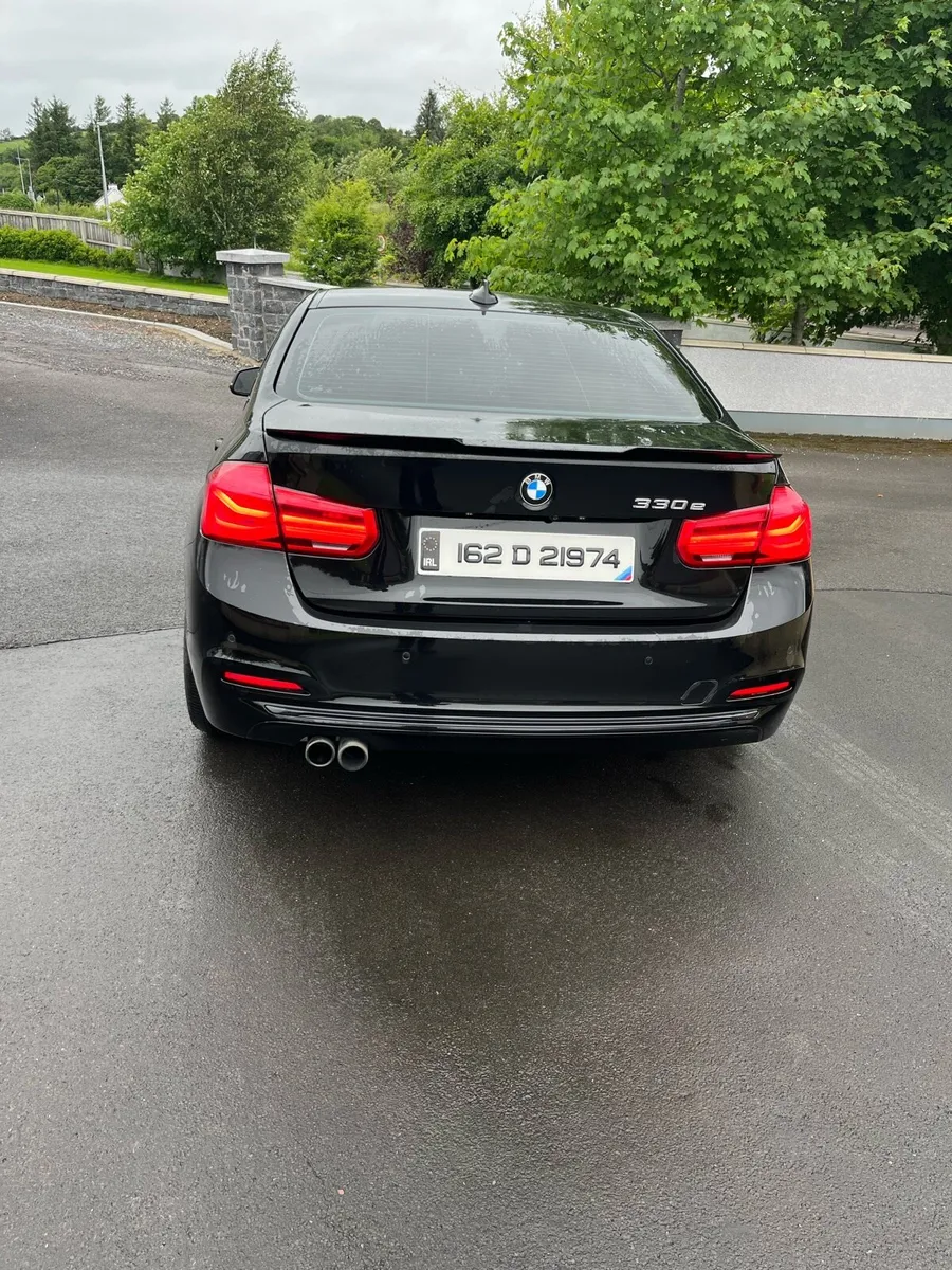 BMW 330e (sunroof) - Image 4