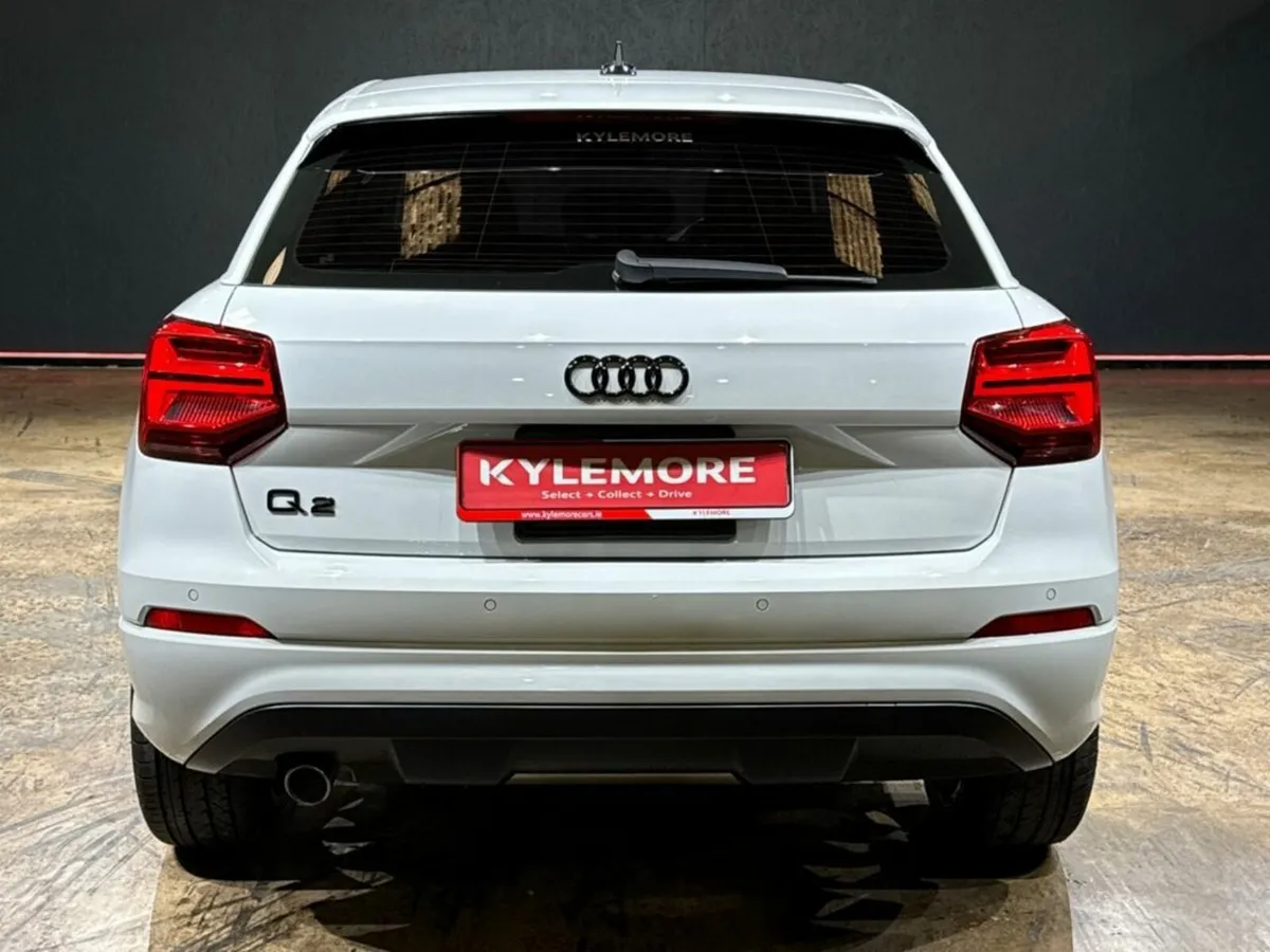 Audi Q2 1.0 TFSI AUTOMATIC RED INTERIOR - Image 4