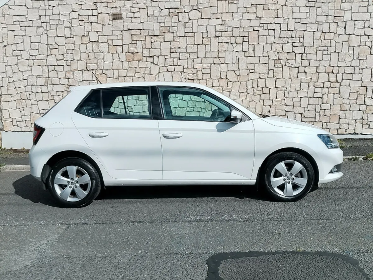 Skoda Fabia Ambition 1.2tsi 90HP 4DR - Image 3