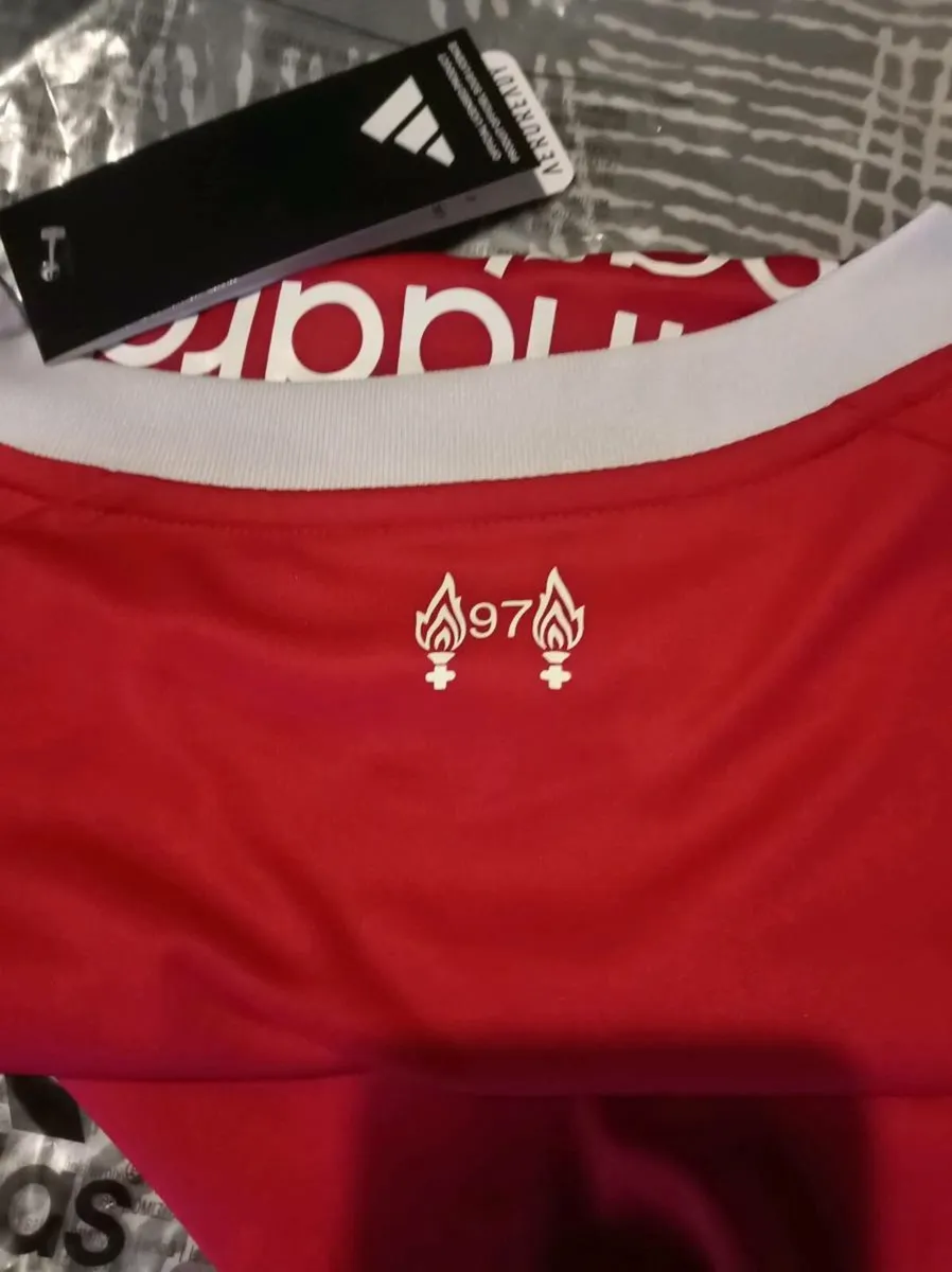 25/26 Liverpool Home Jersey - Image 2