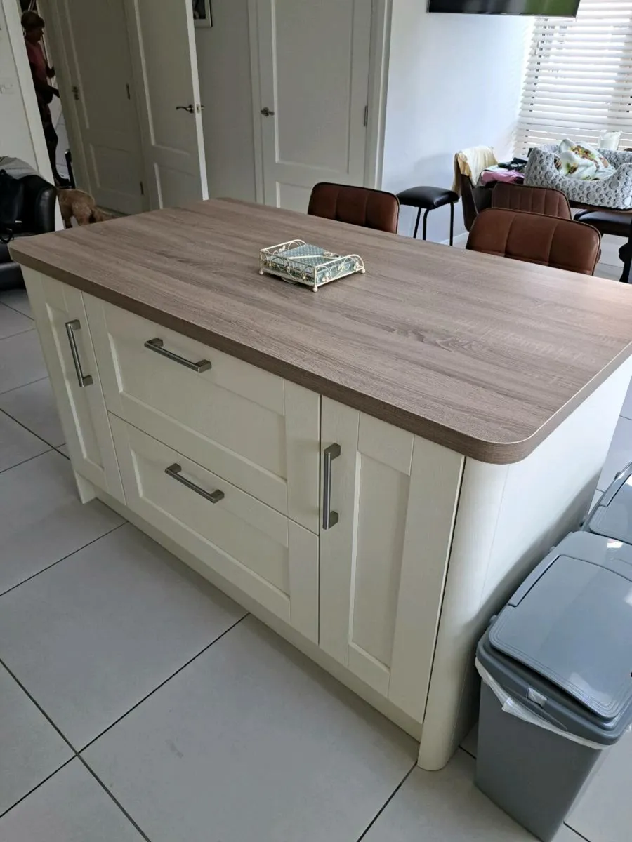 Kitchen Island - Image 1