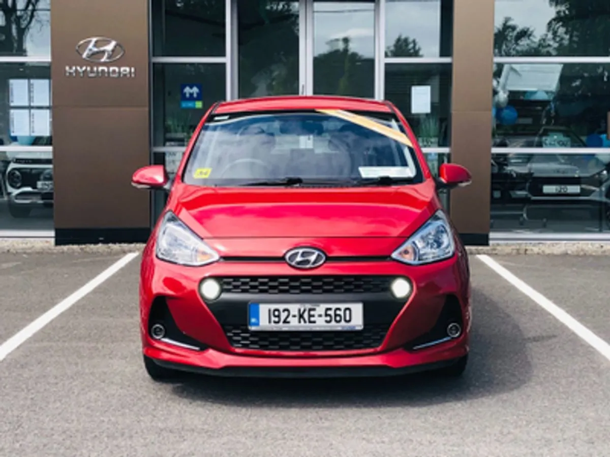 Hyundai i10 Deluxe 1.0 Petrol - Image 2